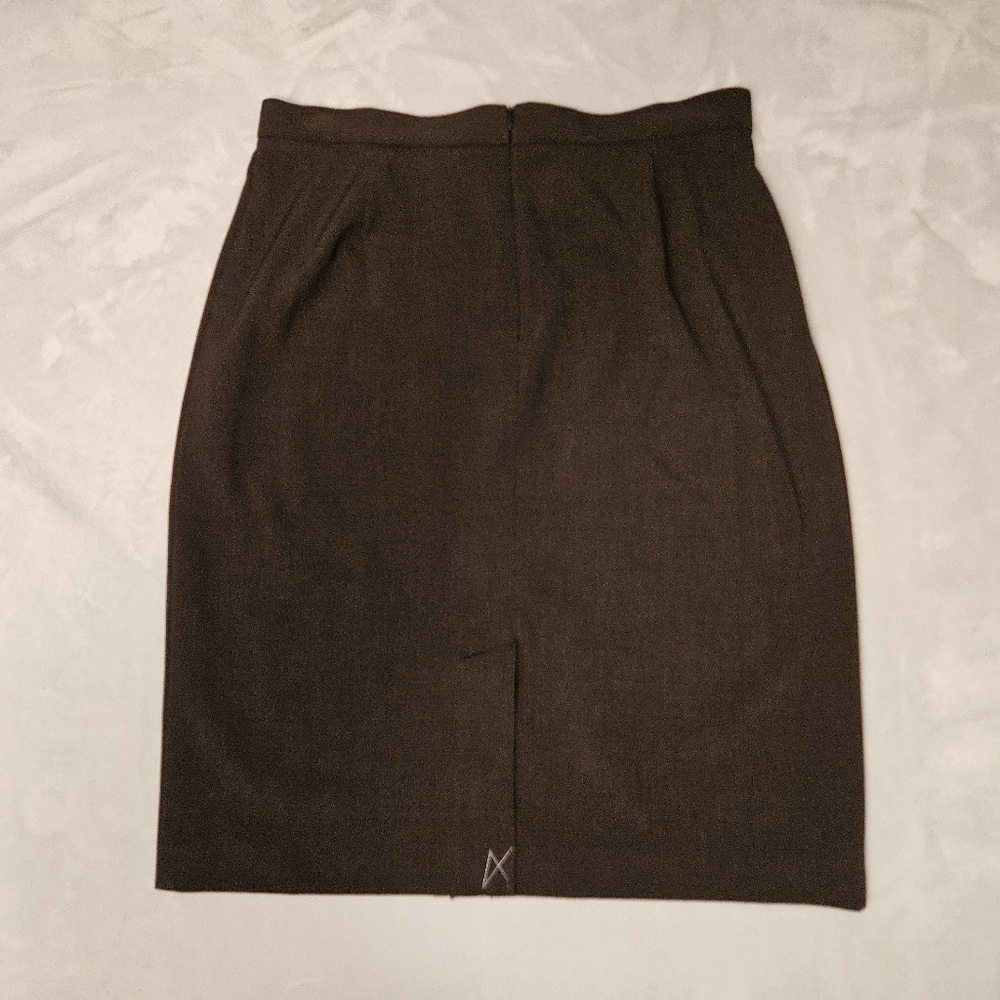 2 skirts (brown & white) - Picture 4 of 8